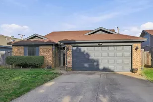 617 Cross Ridge Cir N, Fort Worth, TX 76120 - Photo 1