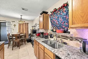 617 Cross Ridge Cir N, Fort Worth, TX 76120 - Photo 8