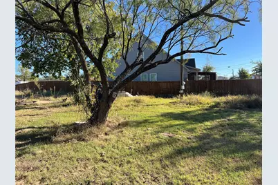 5601 Belaire Circle, Granbury, TX 76048 - Photo 2
