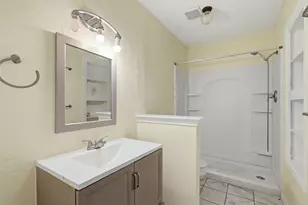 2202 Green Gate Dr, Arlington, TX 76012 - Photo 10