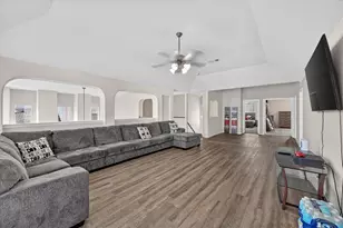 412 Roundrock Ln, Fort Worth, TX 76140 - Photo 6