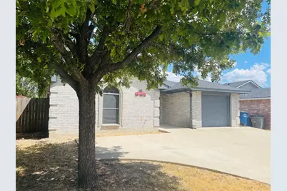 2534 Las Villas Avenue, Dallas, TX 75211 - Photo 2
