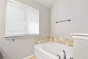 1136 Crest Meadow Dr, Fort Worth, TX 76052 - Photo 16