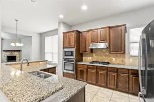 1136 Crest Meadow Dr, Fort Worth, TX 76052 - Photo 4