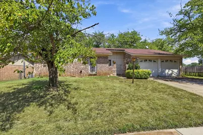 200 Quail Creek Drive, Crowley, TX 76036 - Photo 2