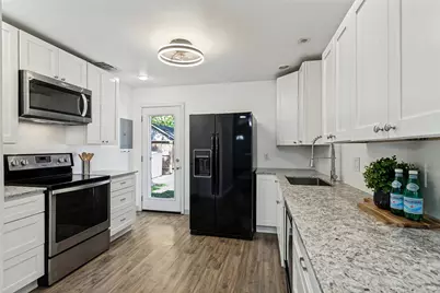 403 E Franklin Street #A, Grapevine, TX 76051 - Photo 6