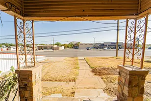 1208 W Walker St, Breckenridge, TX 76424 - Photo 14