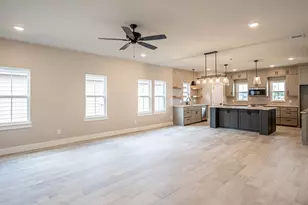 2204 Salina Cir, Granbury, TX 76048 - Photo 6