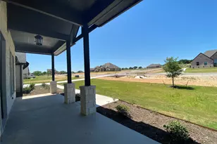 592 Lydia Ln, Granbury, TX 76049 - Photo 4
