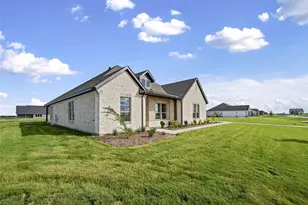 180 Aurora Ave, Valley View, TX 76272 - Photo 4