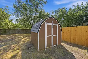 917 N Woods St, Sherman, TX 75092 - Photo 34