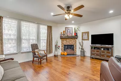916 Sequoia Way, Saginaw, TX 76131 - Photo 4