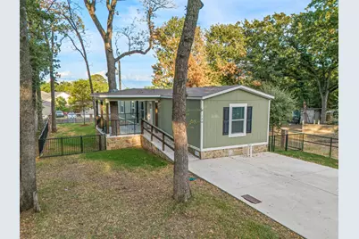 140 Southlake Drive, Mabank, TX 75156 - Photo 1