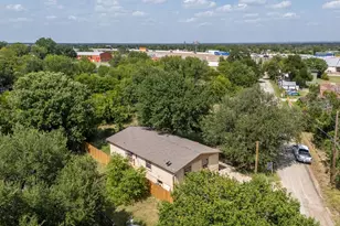 205 W Long St, Elm Mott, TX 76640 - Photo 18