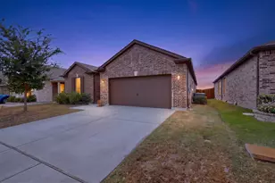 600 Bronze Forest Dr, Fort Worth, TX 76131 - Photo 1