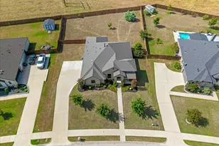 136 Sapphire Ln, Waxahachie, TX 75165 - Photo 2