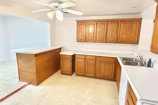 2414 Himes St, Irving, TX 75060 - Photo 8