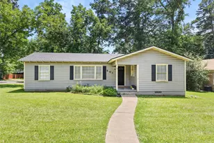 801 Park, Gilmer, TX 75644 - Photo 1