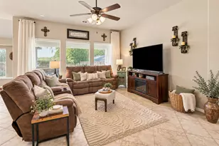 726 Celebrity Ct, Midlothian, TX 76065 - Photo 4