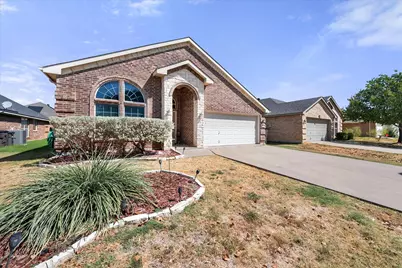 8249 Winter Falls Trail, Fort Worth, TX 76053 - Photo 2