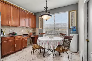 2707 Meadow Lake Dr, Grand Prairie, TX 75050 - Photo 4