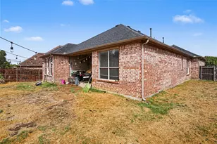2707 Meadow Lake Dr, Grand Prairie, TX 75050 - Photo 26