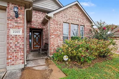 2707 Meadow Lake Drive, Grand Prairie, TX 75050 - Photo 8