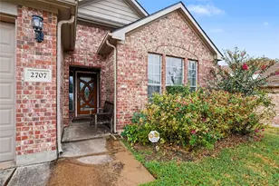 2707 Meadow Lake Dr, Grand Prairie, TX 75050 - Photo 8