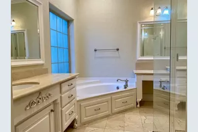 550 Rockingham Drive, Irving, TX 75063 - Photo 10