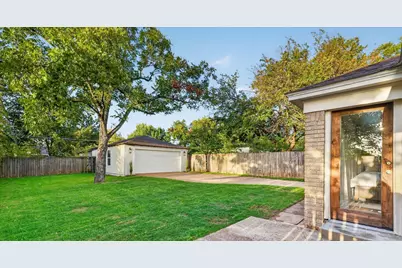 3323 Ivandell Avenue, Dallas, TX 75211 - Photo 22