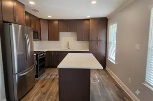 914 17th St, Grand Prairie, TX 75050 - Photo 8