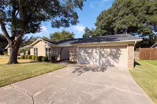 2209 Mountainview Dr, Hurst, TX 76054 - Photo 2