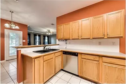 313 Londonderry Lane, Mansfield, TX 76063 - Photo 8
