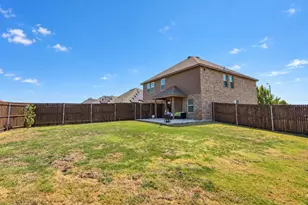 513 Clearlake Dr, Waxahachie, TX 75165 - Photo 2