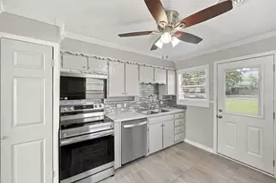605 NE 33rd St, Grand Prairie, TX 75050 - Photo 10