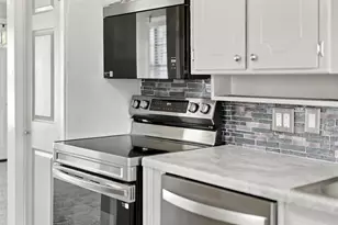 605 NE 33rd St, Grand Prairie, TX 75050 - Photo 10