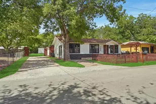 306 Lovelady St, Cleburne, TX 76033 - Photo 4