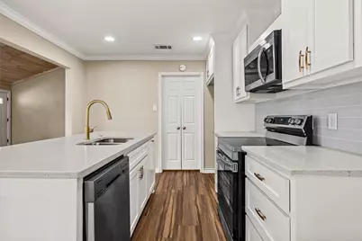 1301 Chapel Creek Road, Waco, TX 76712 - Photo 10