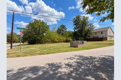 2215 Anderson Street, Greenville, TX 75401 - Photo 2