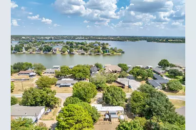 1709 E Apache Trail, Granbury, TX 76048 - Photo 2