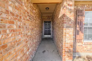 636 Noble Grove Ln, Fort Worth, TX 76140 - Photo 2