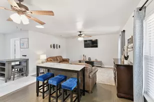 2421 Hillburn Dr, Dallas, TX 75227 - Photo 2
