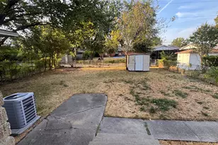 214 E Carolyn Dr, Garland, TX 75041 - Photo 22
