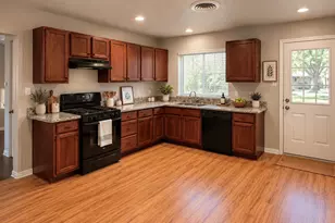 214 E Carolyn Dr, Garland, TX 75041 - Photo 2