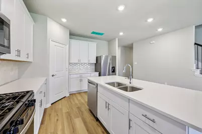 10812 Colonial Heights Lane, Fort Worth, TX 76179 - Photo 8