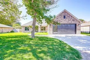 908 Meadowlark Ln, Granbury, TX 76048 - Photo 2