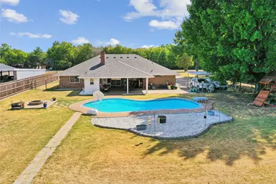 1710 Vineyard Road, Grand Prairie, TX 75052 - Photo 32