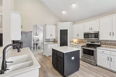 7914 Kings Court, Rowlett, TX 75089 - Photo 10