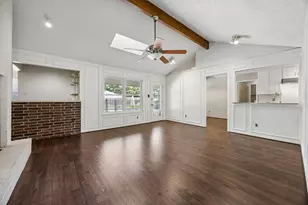 900 Rosewood Ct, Euless, TX 76039 - Photo 8