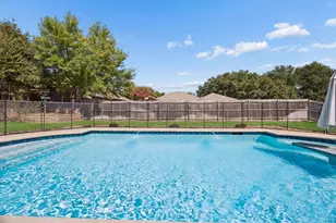 900 Rosewood Ct, Euless, TX 76039 - Photo 20
